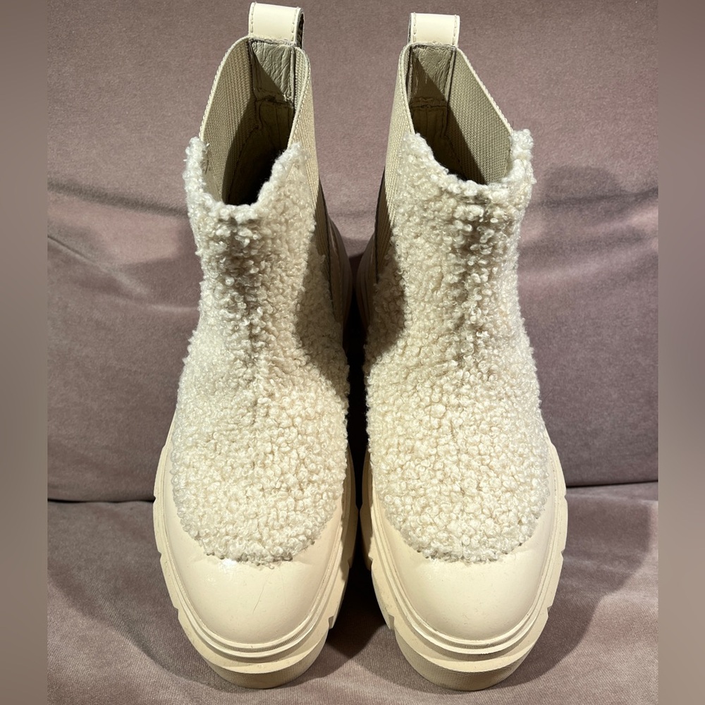 Sorel Cream Shearling Ankle Boots size 5